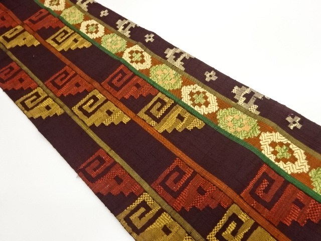 じゅらく製　手織り紬縞に幾何学模様織出し名古屋帯